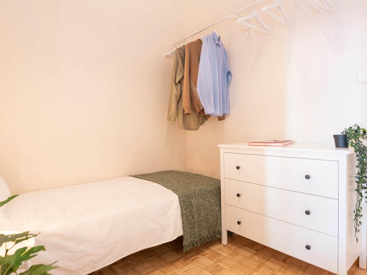 Furnished room in a 6-person shared flat in Eixample · 3
