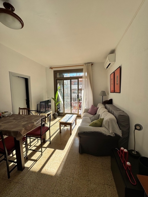 Room in a 3-person shared flat in Sants-Montjuïc · 2