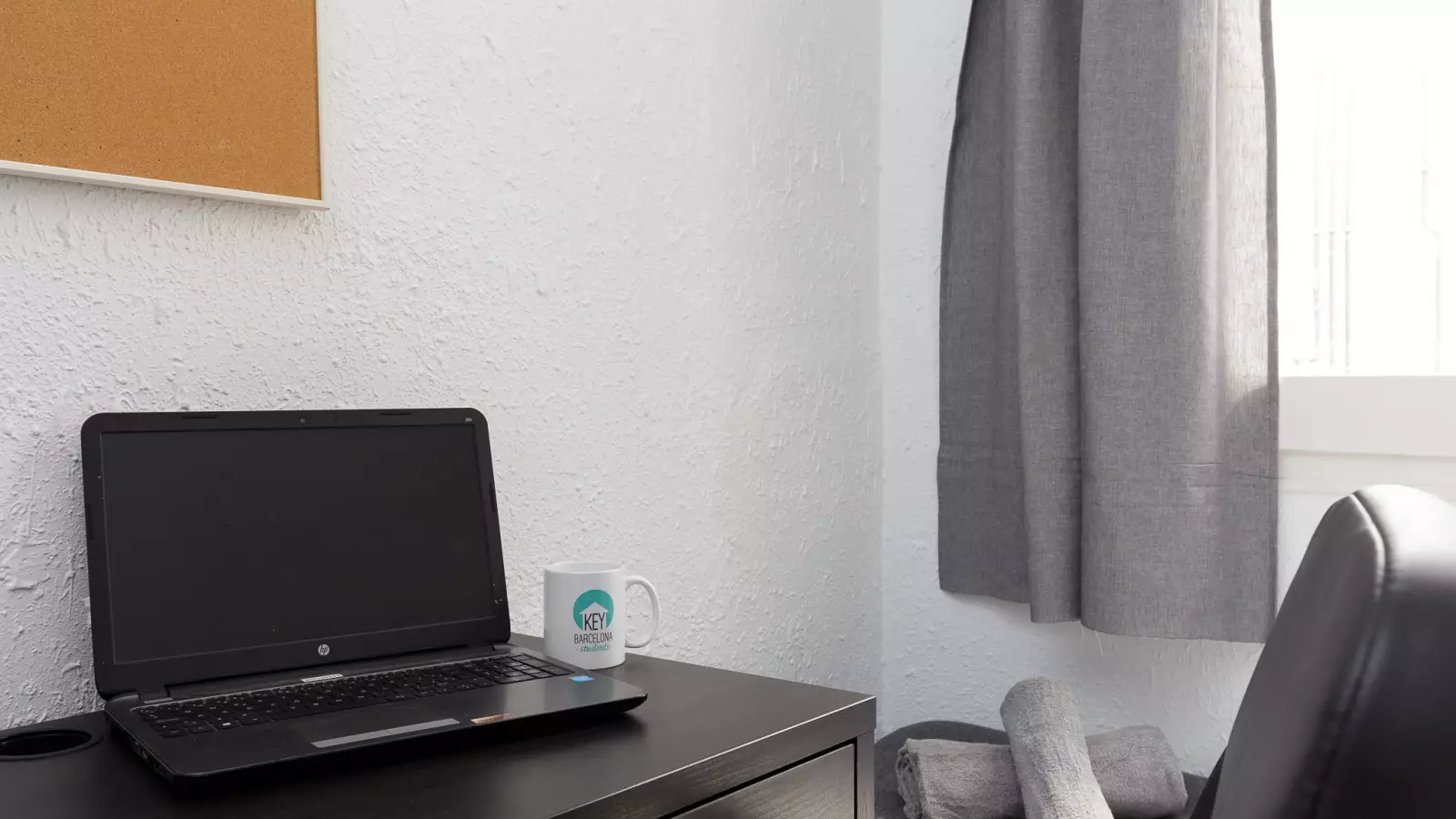 Furnished room in a shared flat in L'Hospitalet · 4
