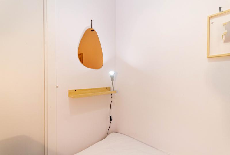 Habitación amueblada en piso compartido de 6 personas en Sarrià–Sant Gervasi · 2