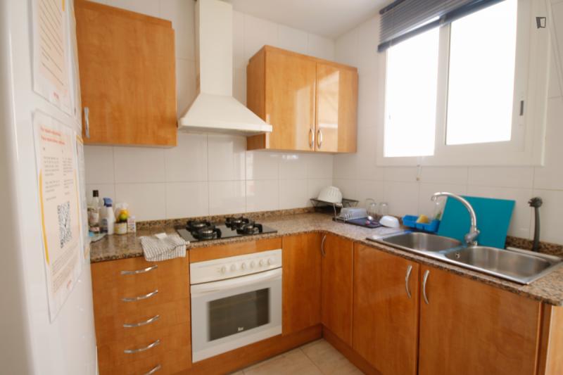 Furnished room in a 5-person shared flat in Eixample · 2