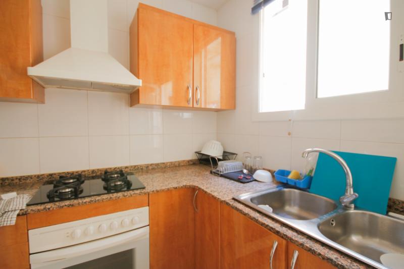 Furnished room in a 5-person shared flat in Eixample · 3