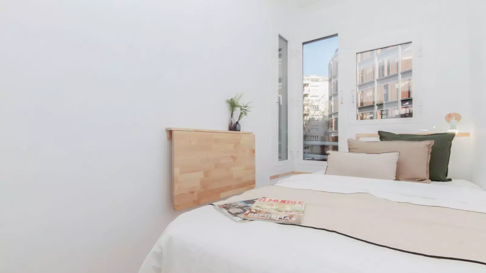 Habitación amueblada en piso compartido de 7 personas en Gràcia · 2