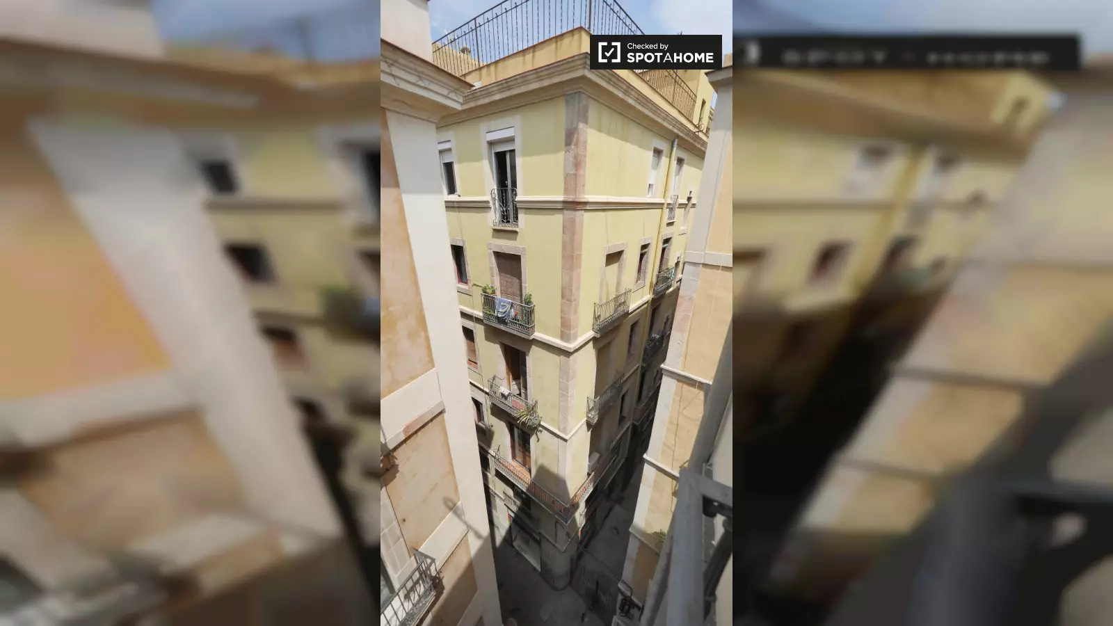 Furnished room in a shared flat in Ciutat Vella · 4
