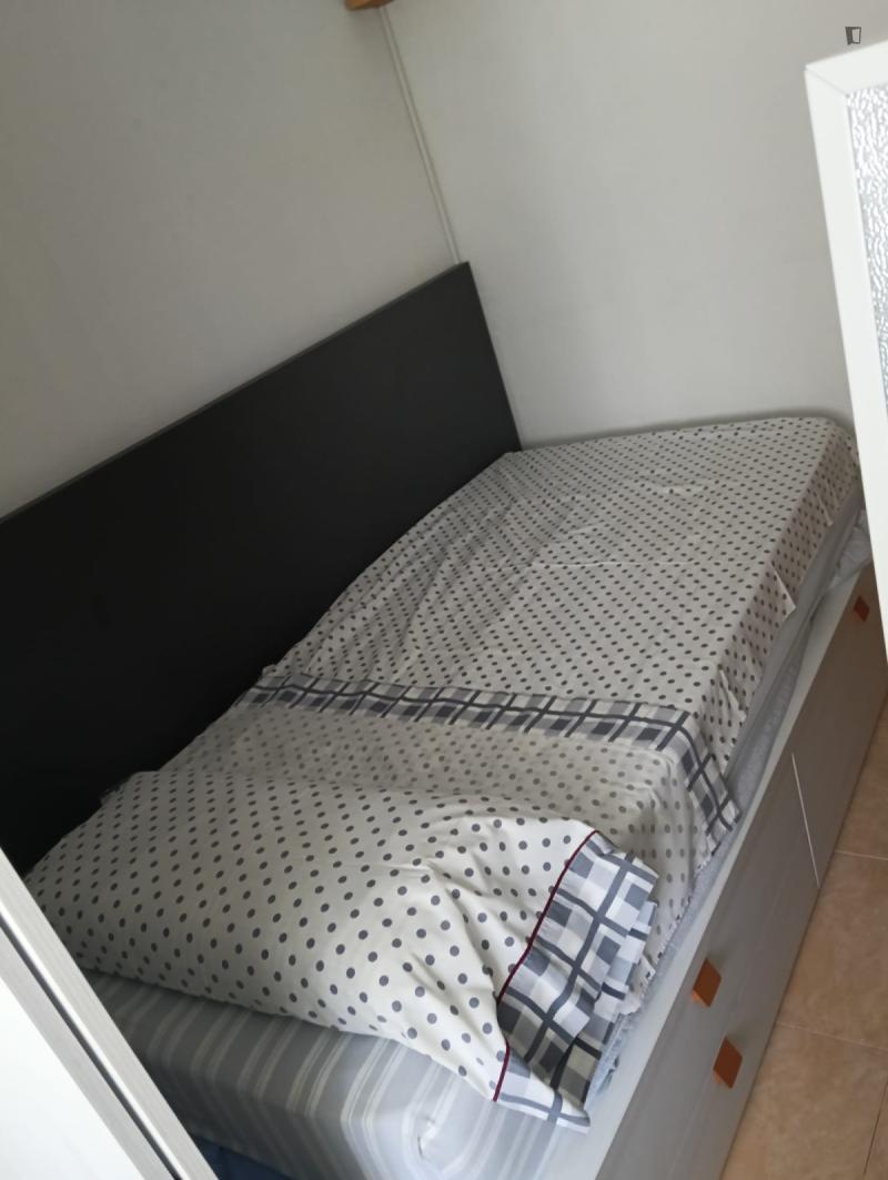 Furnished room in a 3-person shared flat in L'Hospitalet · 4