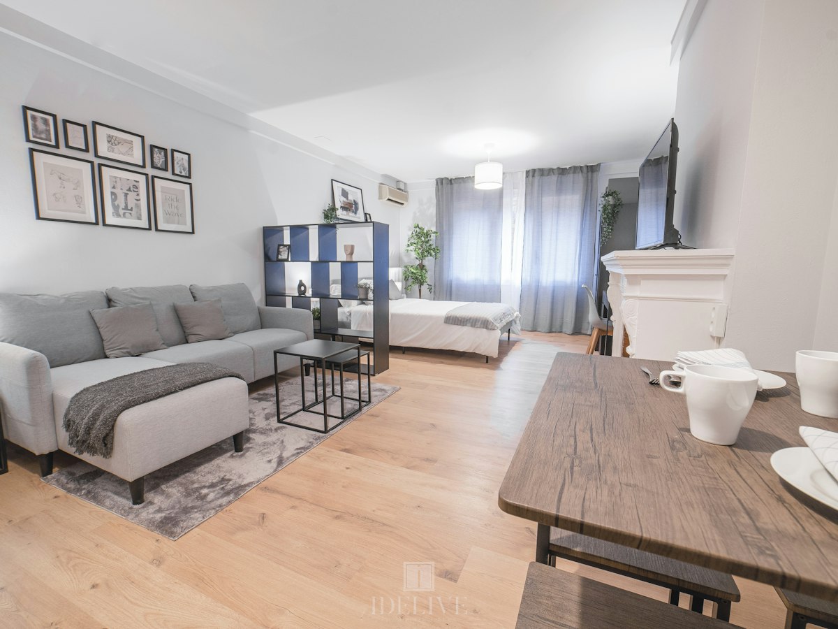 Furnished room in a 6-person shared flat in Sarrià–Sant Gervasi · 2