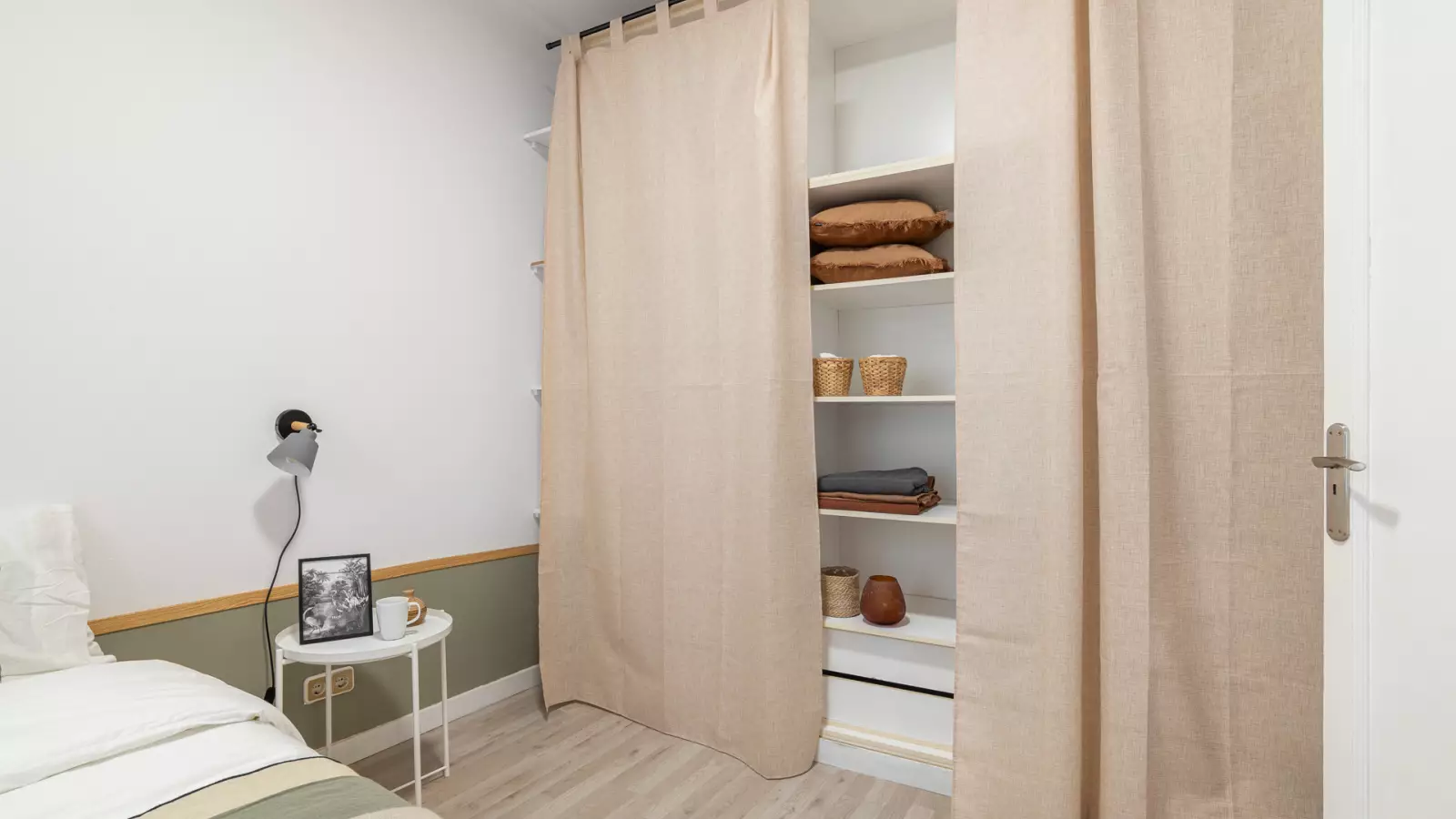 Habitación amueblada en piso compartido de 7 personas en Sarrià–Sant Gervasi · 3
