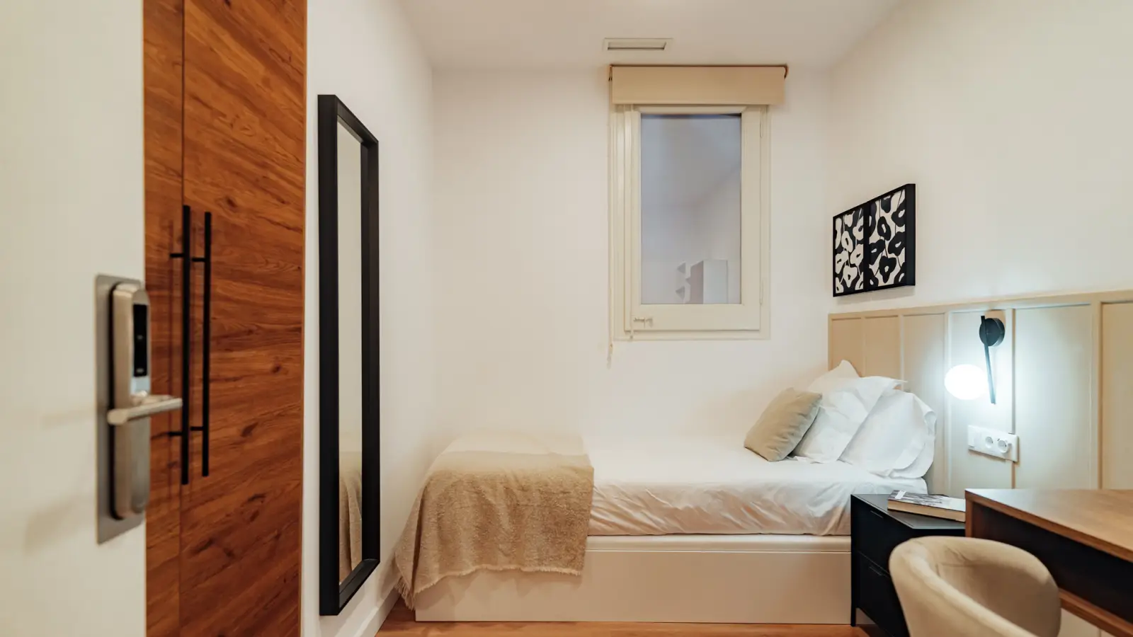 Habitación amueblada en piso compartido en Sarrià–Sant Gervasi · 2