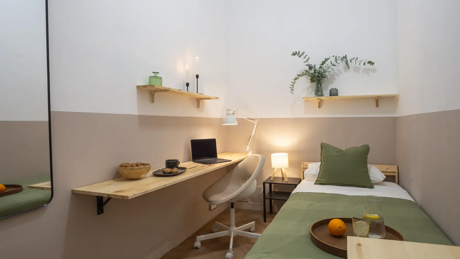 Habitación amueblada en piso compartido en Ciutat Vella · 4