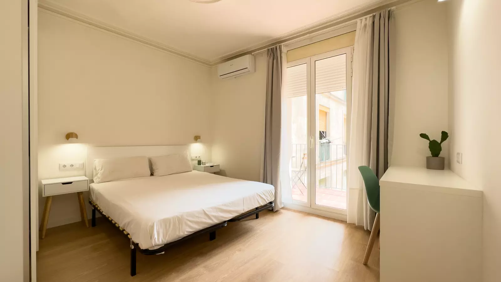 Furnished 2-bedroom flat in Eixample, 54 m² · 2