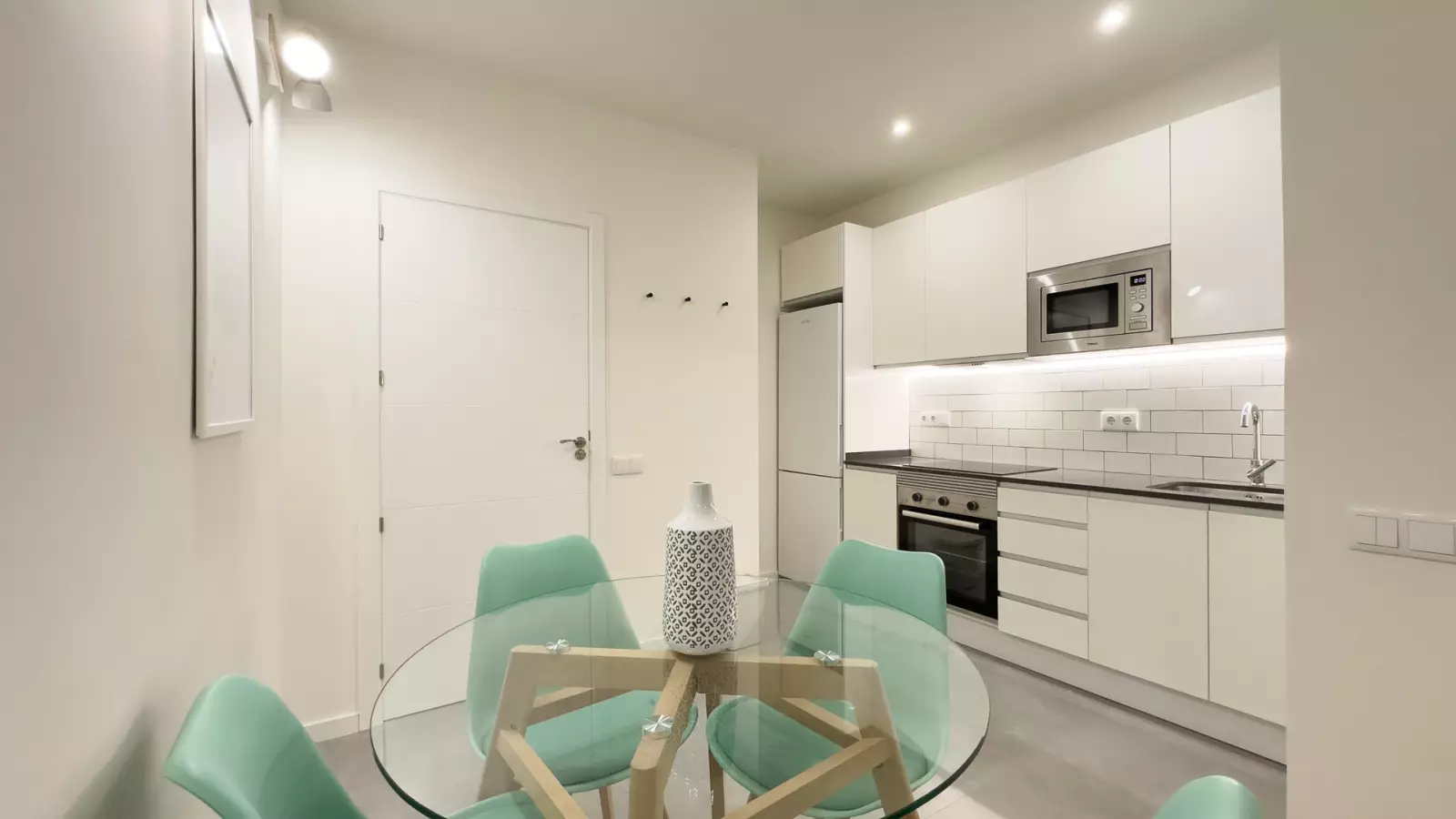Furnished 2-bedroom flat in Eixample, 54 m² · 3