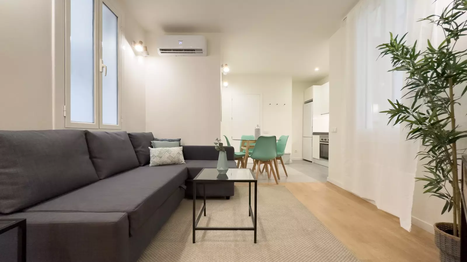 Furnished 2-bedroom flat in Eixample, 54 m² · 4