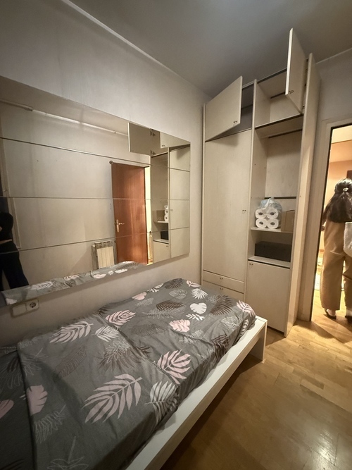 Room in a 3-person shared flat in Eixample · 2