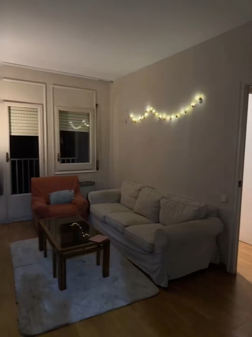 Room in a 3-person shared flat in Eixample · 3