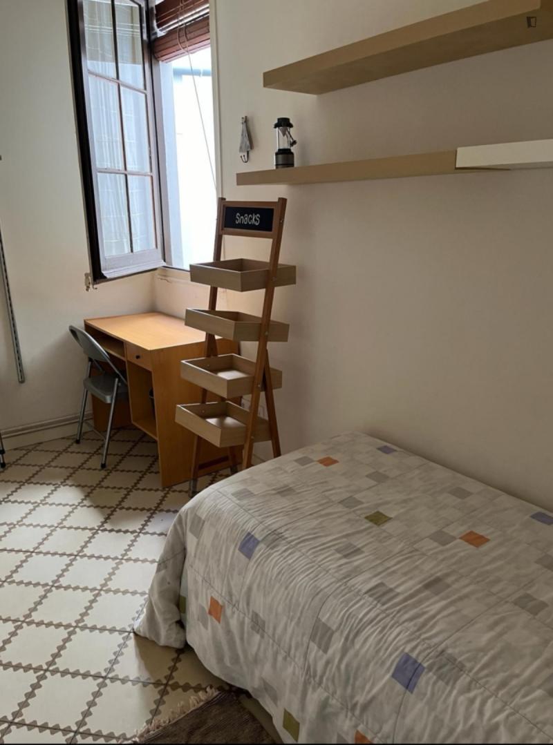 Furnished room in a 2-person shared flat in Eixample · 2
