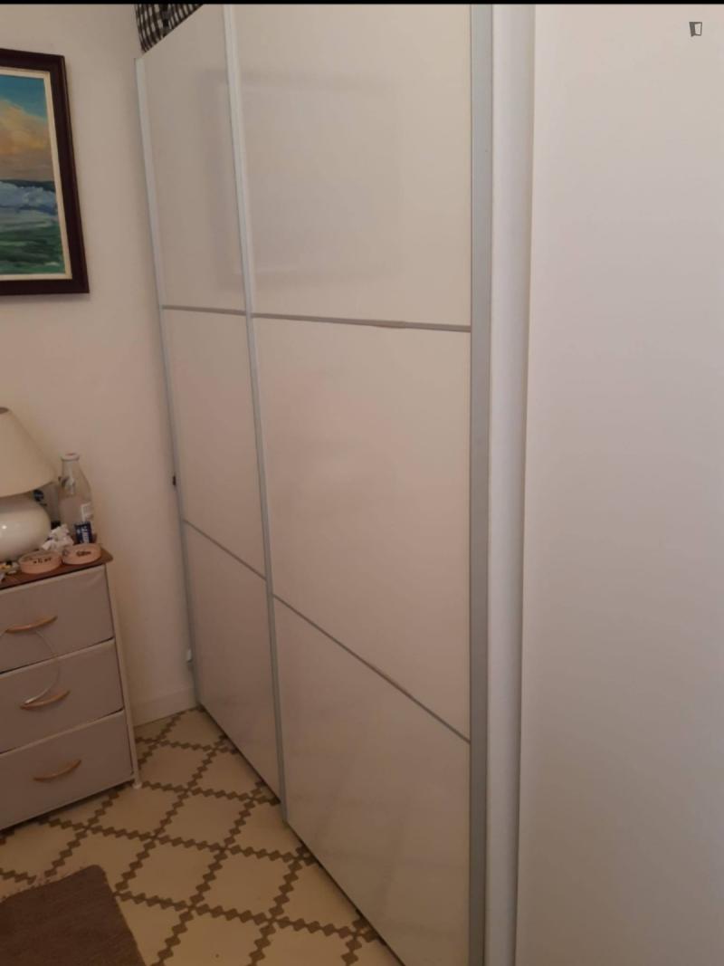 Furnished room in a 2-person shared flat in Eixample · 3