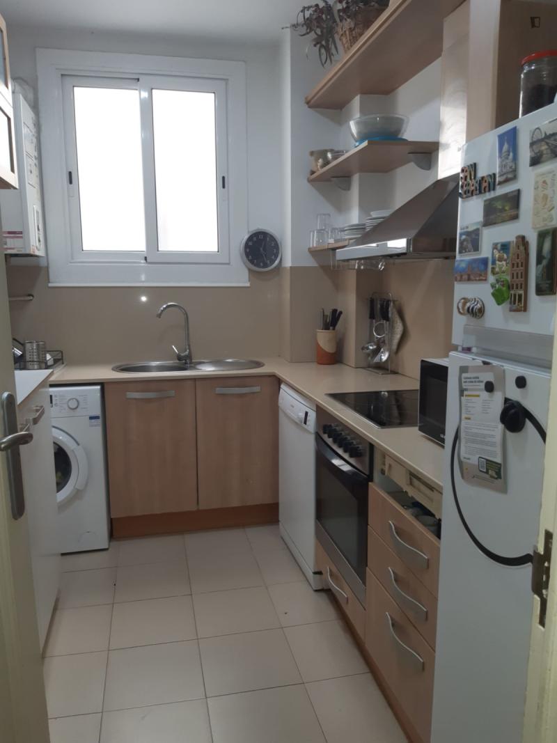 Furnished room in a 2-person shared flat in Eixample · 4