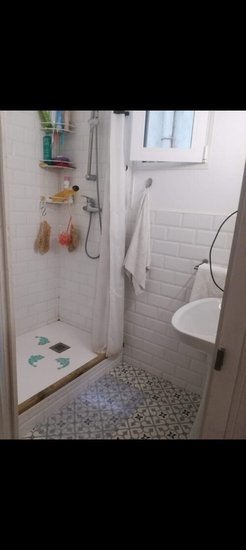Room in a 4-person shared flat in Eixample · 3