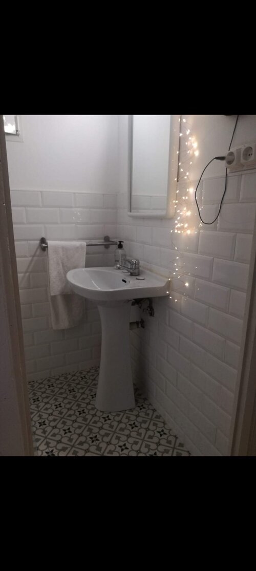 Room in a 4-person shared flat in Eixample · 4