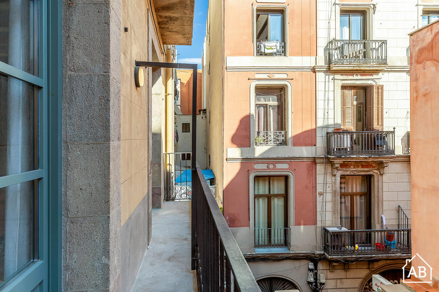 Furnished 5-bedroom flat in Eixample, 111 m² · 2