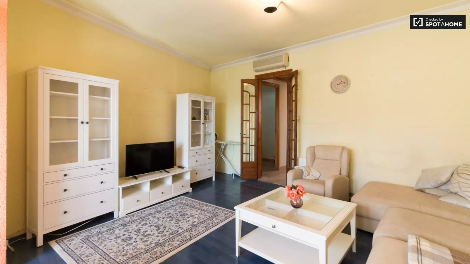 Furnished 4-bedroom flat in Eixample, 100 m² · 3