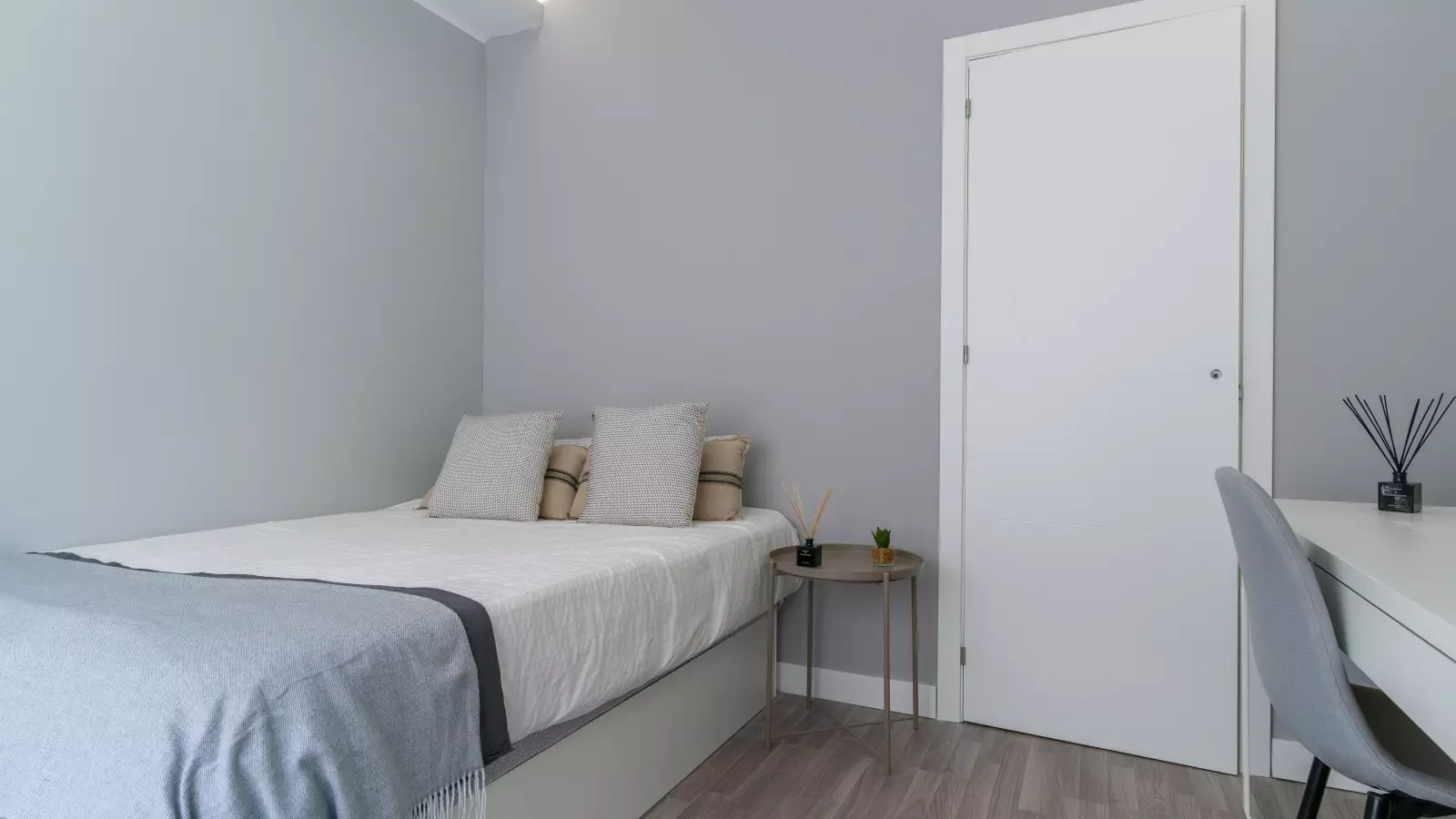 Habitación amueblada en piso compartido de 5 personas en Sarrià–Sant Gervasi · 3