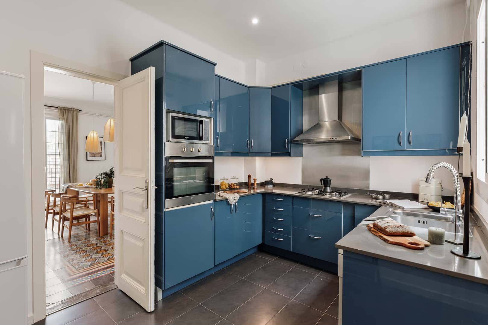 Furnished 5-bedroom flat in Eixample, 222 m² · 3