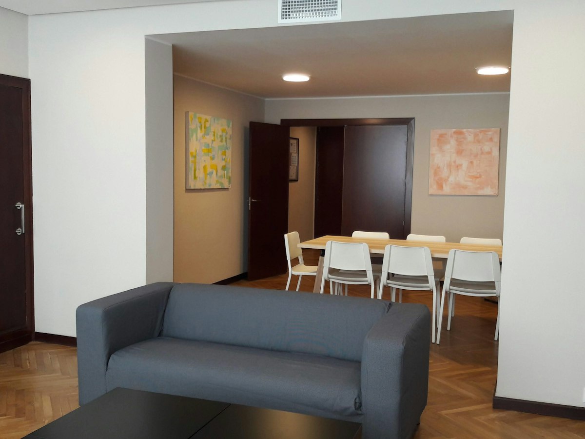 Furnished room in a 10-person shared flat in Gràcia · 4