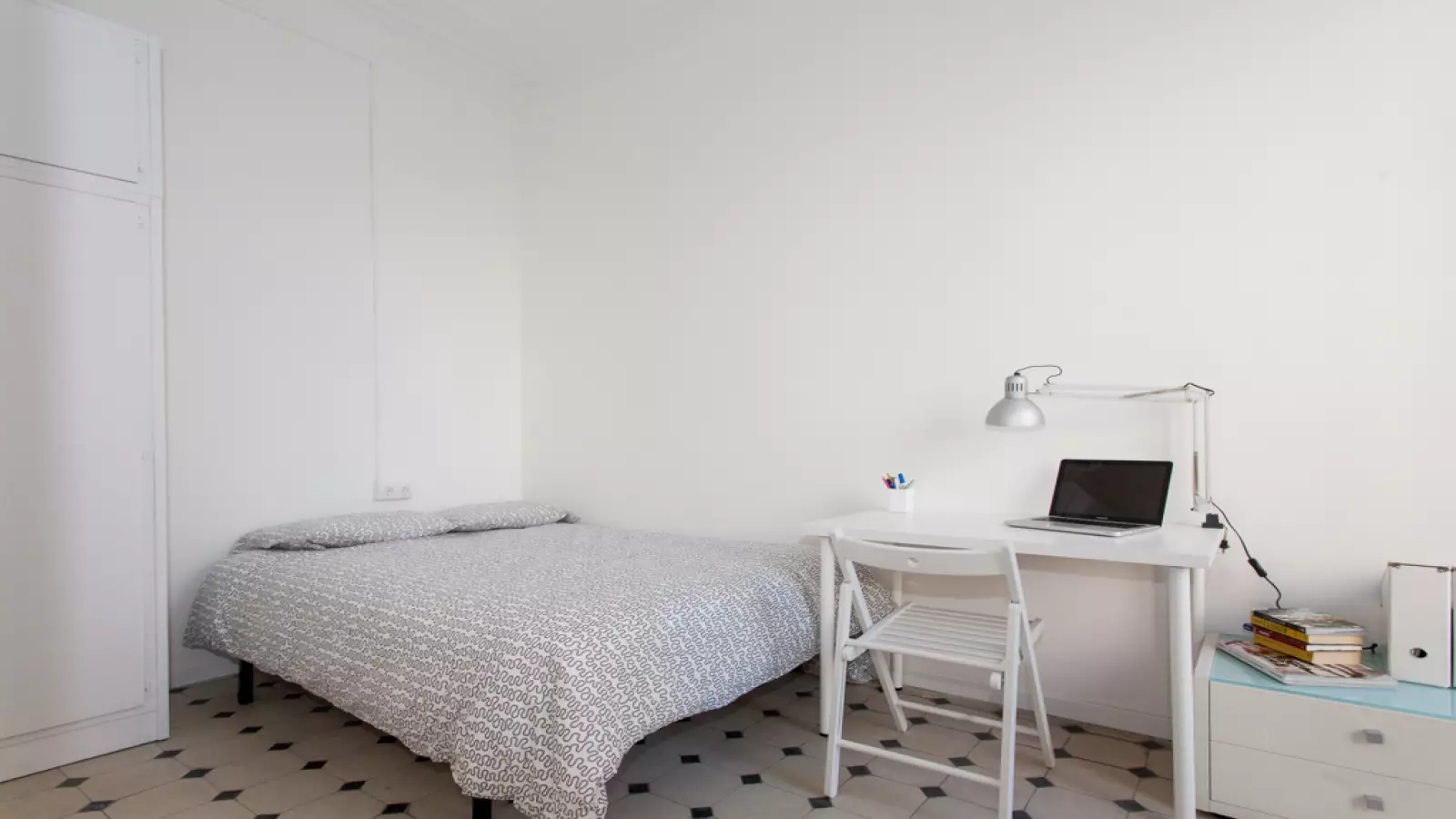 Furnished room in a shared flat in Sants-Montjuïc · 2