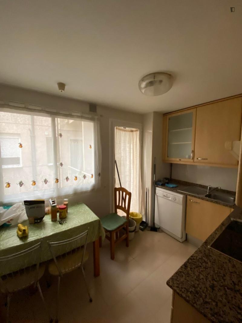 Habitación amueblada en piso compartido de 3 personas en Eixample · 2