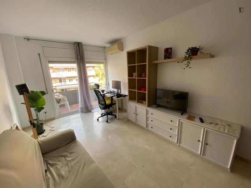 Habitación amueblada en piso compartido de 3 personas en Eixample · 4