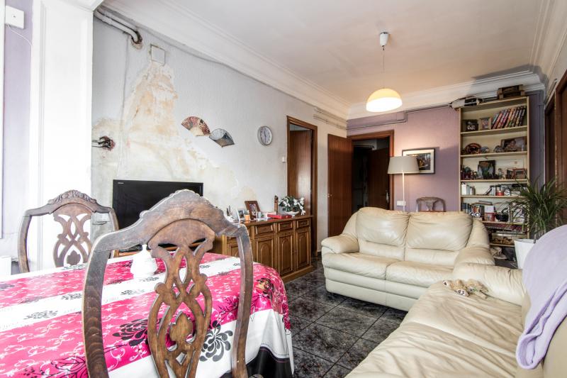 Furnished room in a 4-person shared flat in Sants-Montjuïc · 4