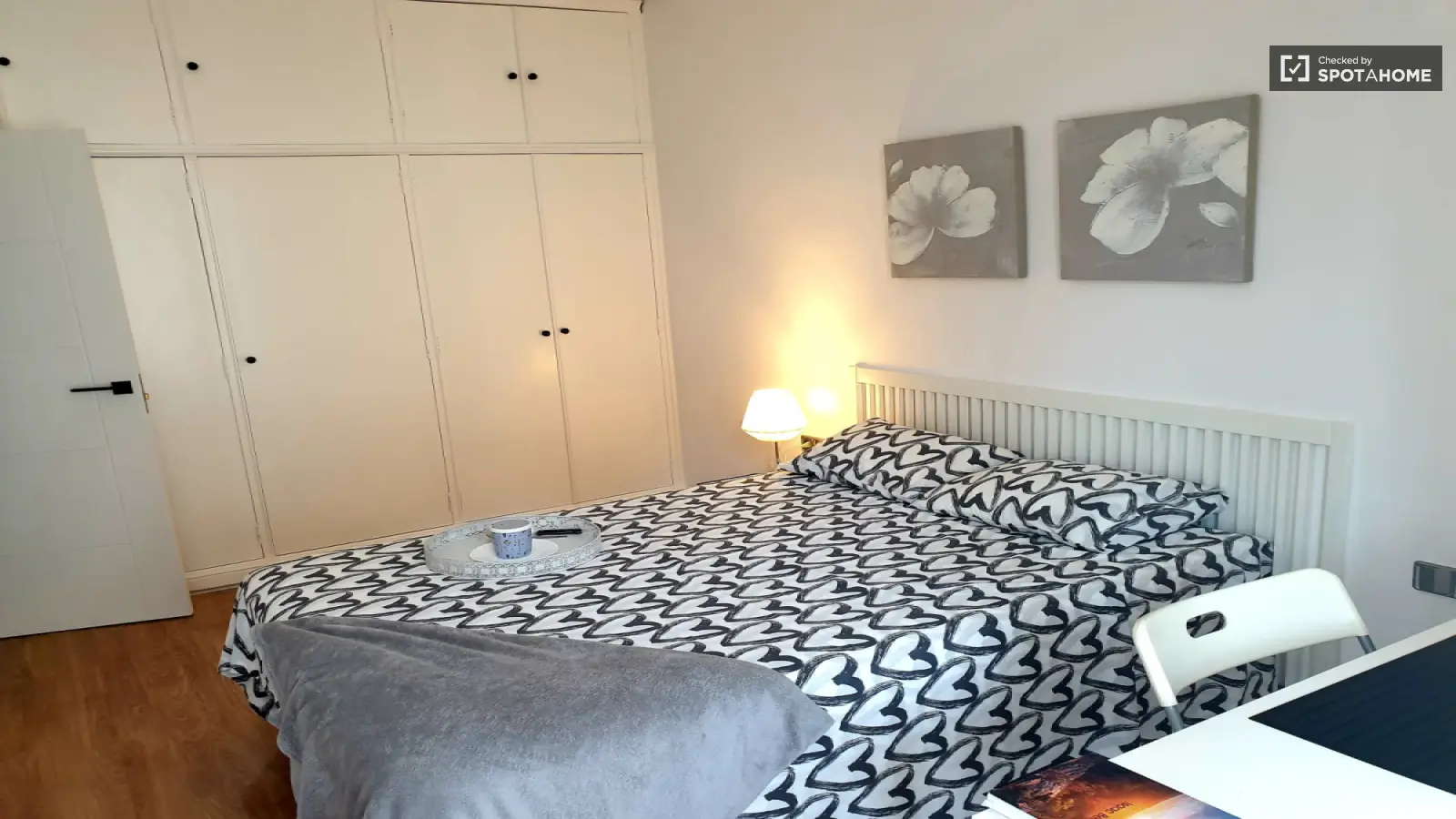 Furnished room in a 4-person shared flat in Gràcia · 3