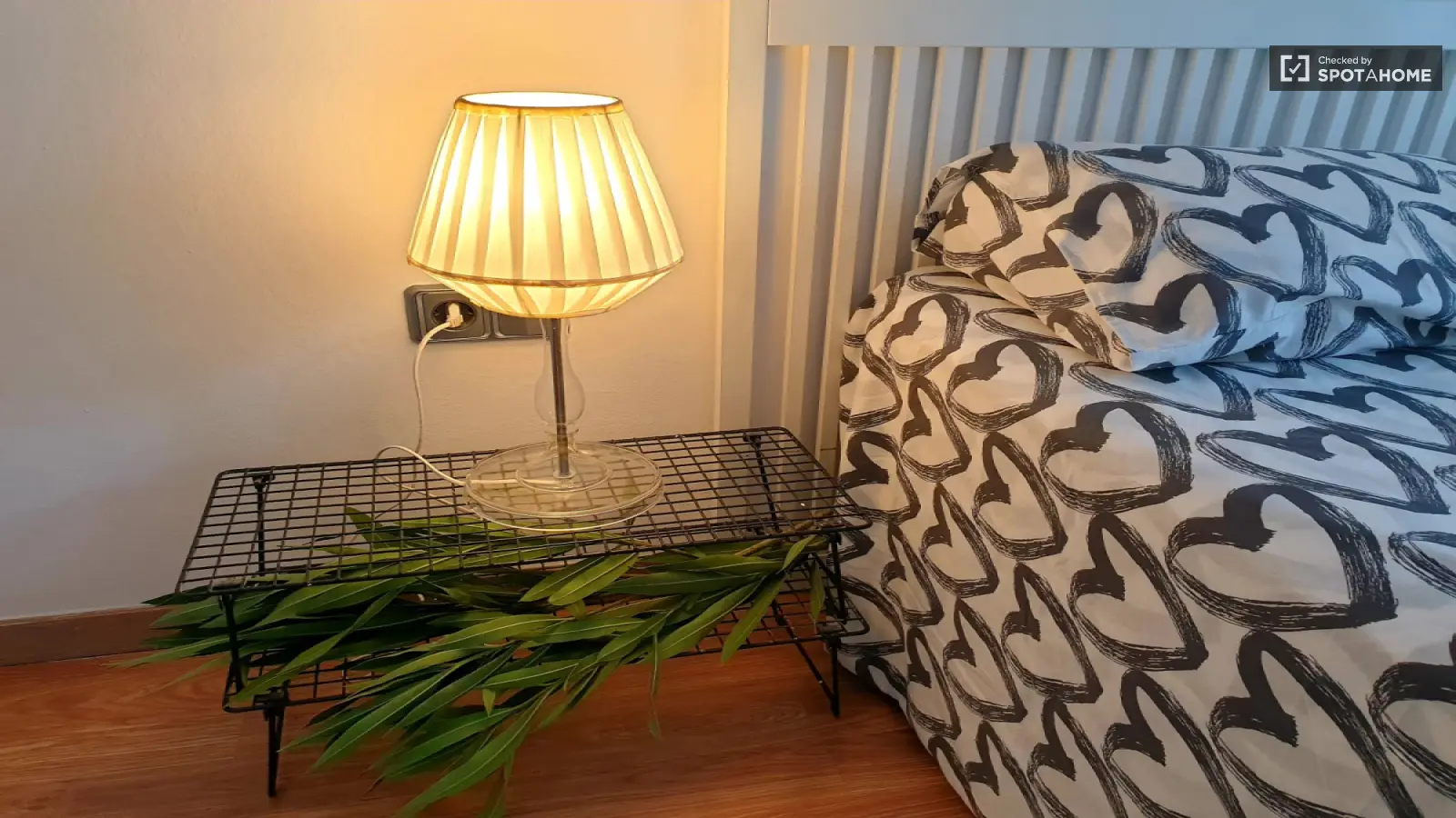 Furnished room in a 4-person shared flat in Gràcia · 4