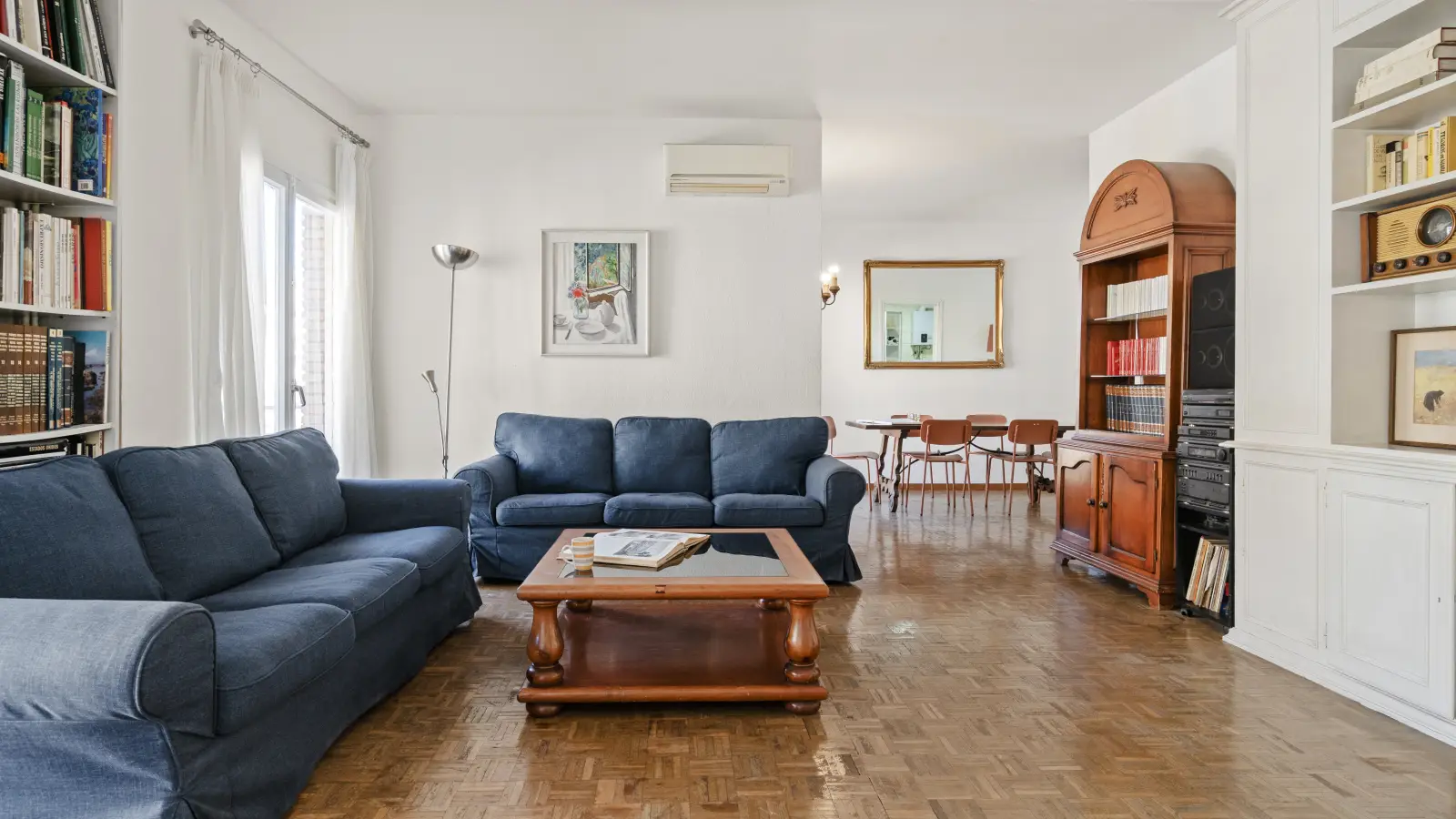 Furnished 4-bedroom flat in Eixample, 180 m² · 3