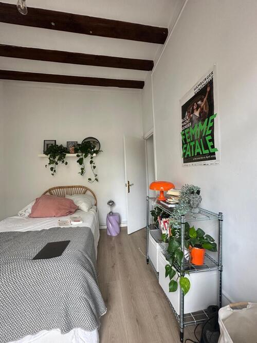 Habitación en piso compartido de 2 personas en Ciutat Vella · 3