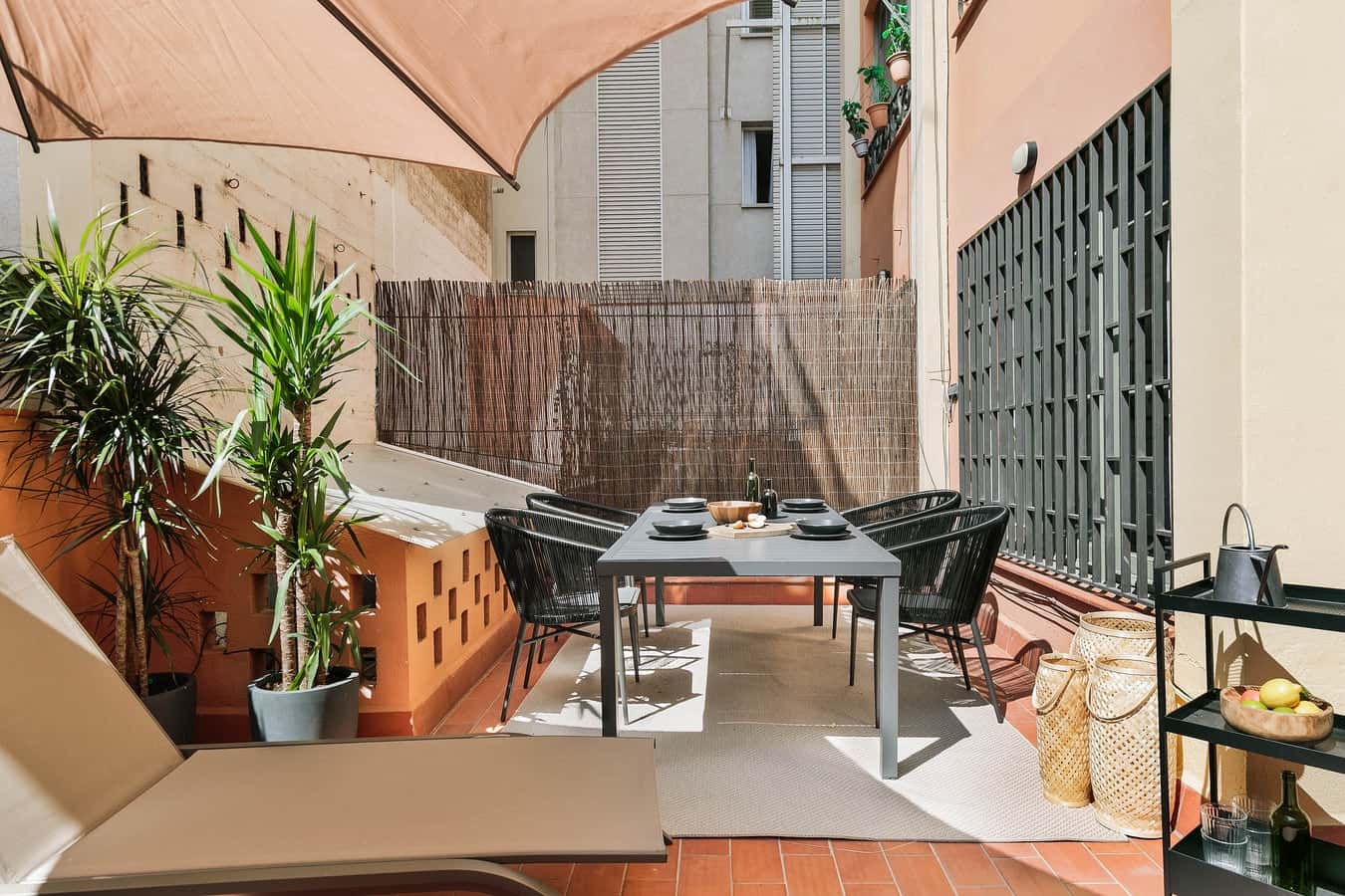 Furnished 3-bedroom flat in Eixample, 55 m² · 2