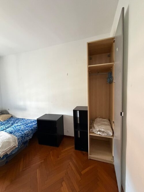 Habitación en piso compartido de 4 personas en Eixample · 2