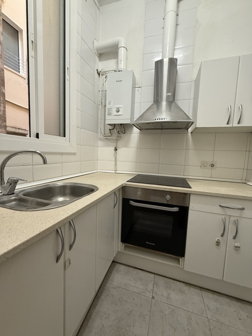 Habitación en piso compartido de 6 personas en Eixample · 3