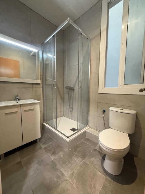 Habitación en piso compartido de 6 personas en Eixample · 4
