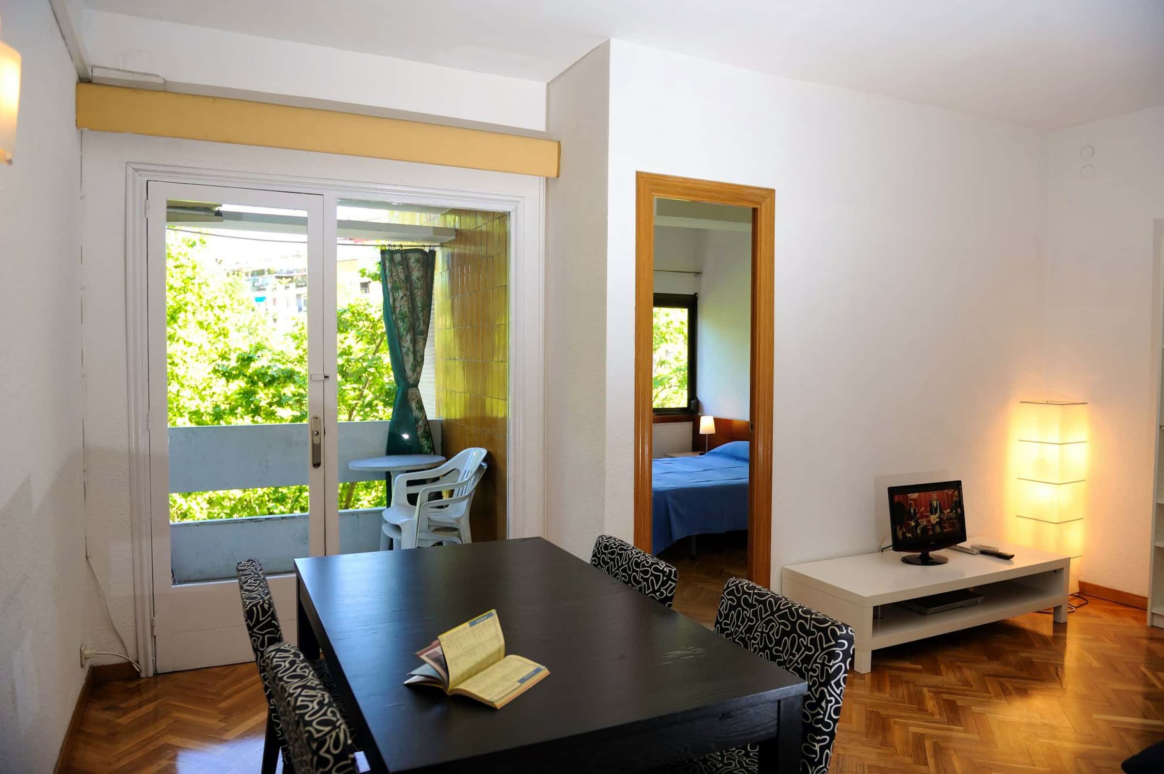 Furnished 2-bedroom flat in Eixample, 60 m² · 2