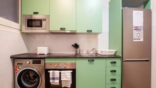 Habitación en piso compartido de 6 personas en Eixample · 2