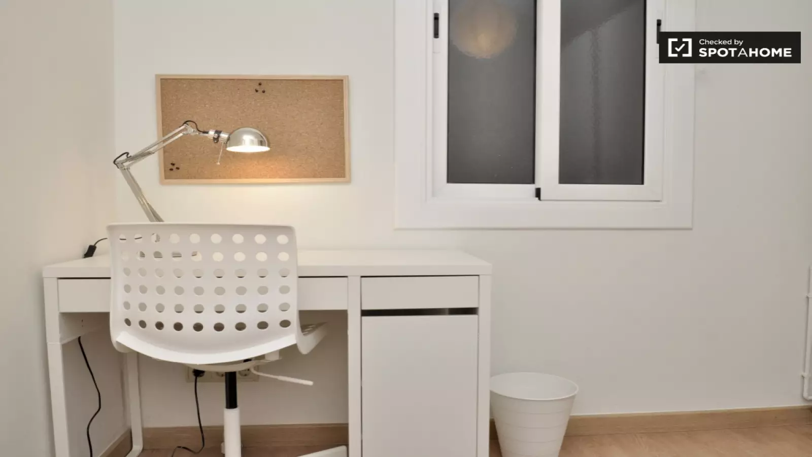 Habitación amueblada en piso compartido de 4 personas en Gràcia · 3