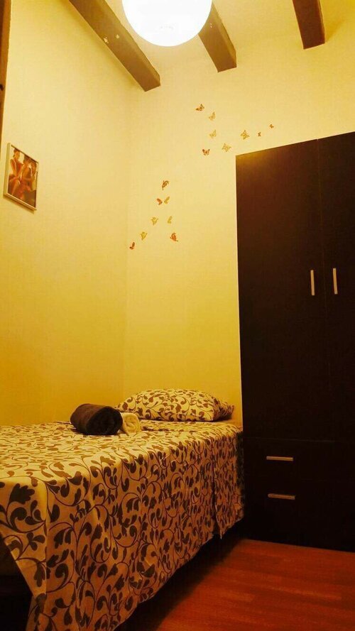 Room in a 3-person shared flat in Eixample · 2
