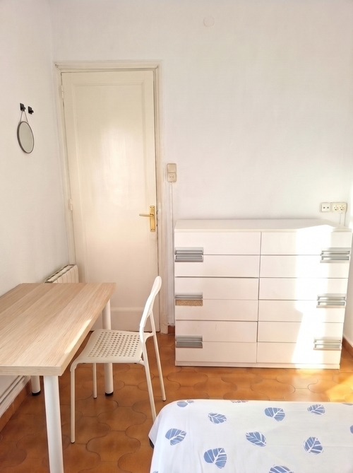 Habitación en piso compartido de 5 personas en Sarrià–Sant Gervasi · 3