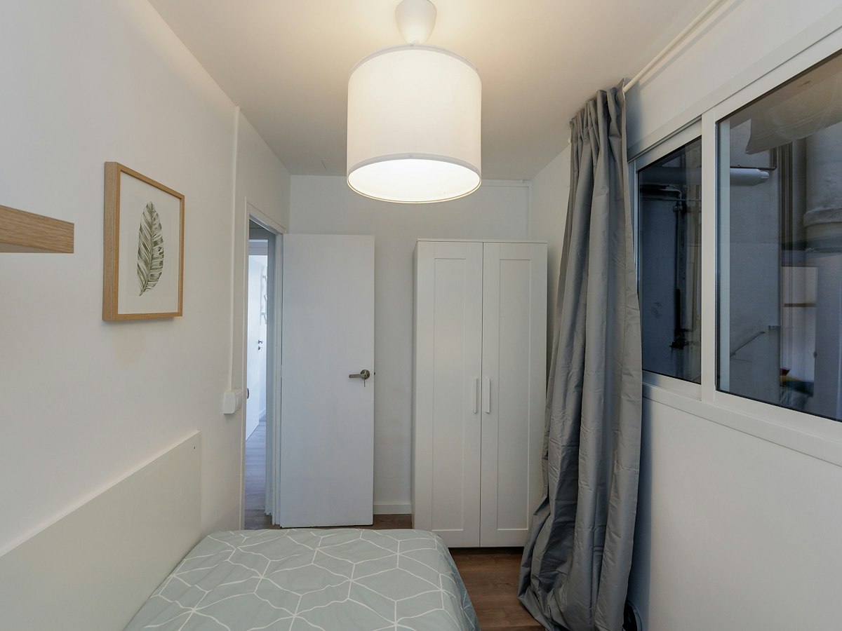 Furnished room in a 5-person shared flat in L'Hospitalet · 4