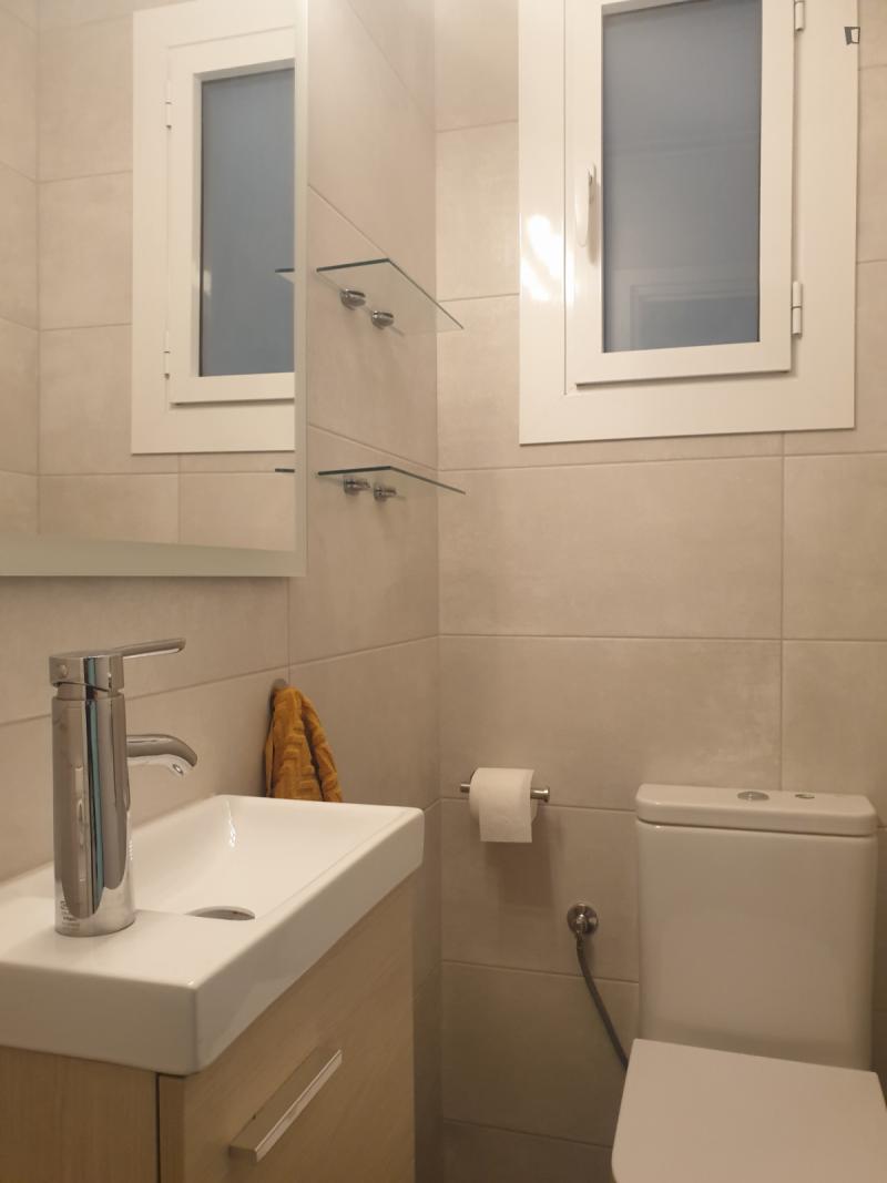Furnished room in a 4-person shared flat in Sants-Montjuïc · 2