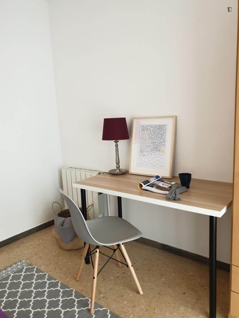 Furnished room in a 4-person shared flat in Sants-Montjuïc · 3