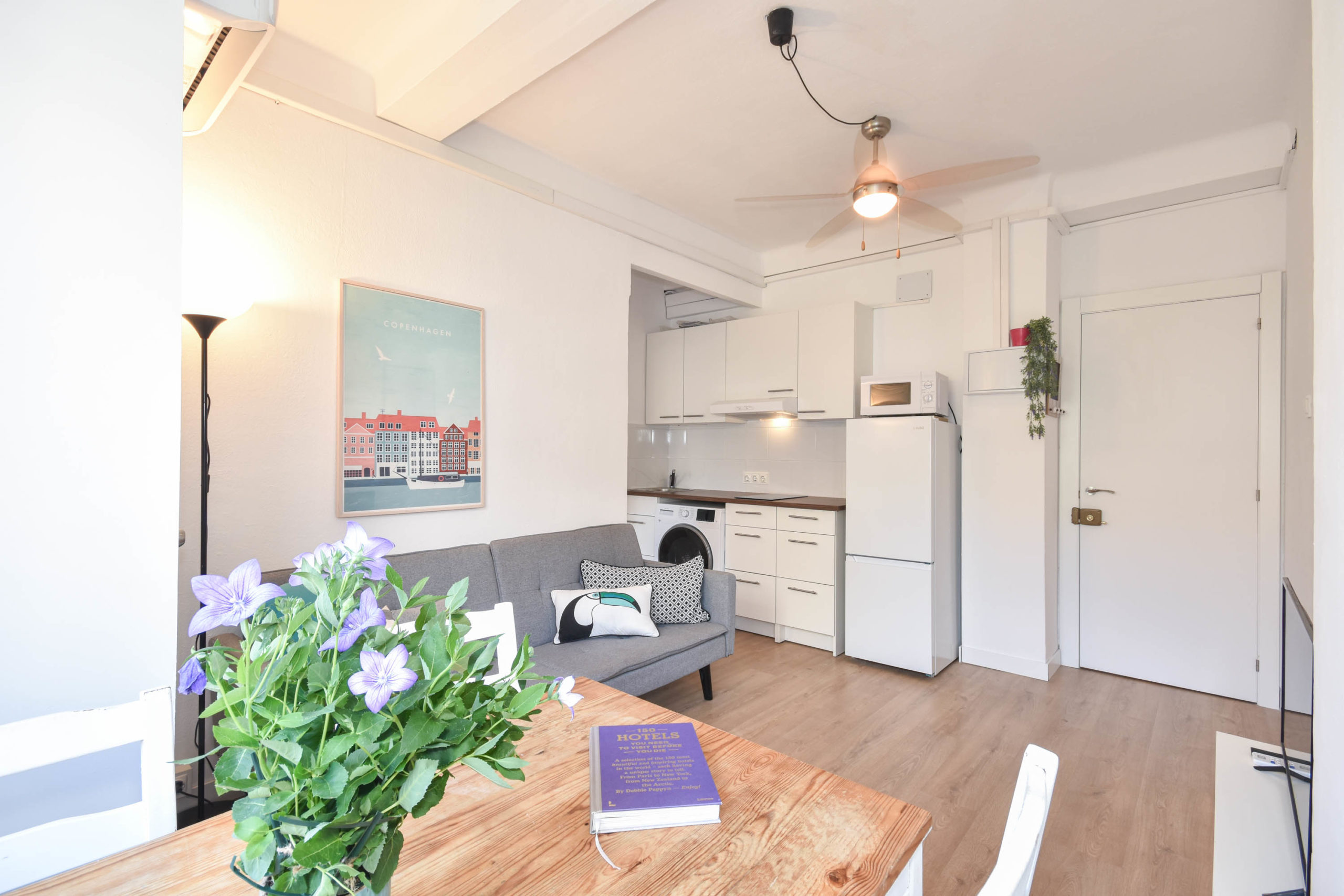 Piso de 2 dormitorios en Eixample, 30 m² · 2