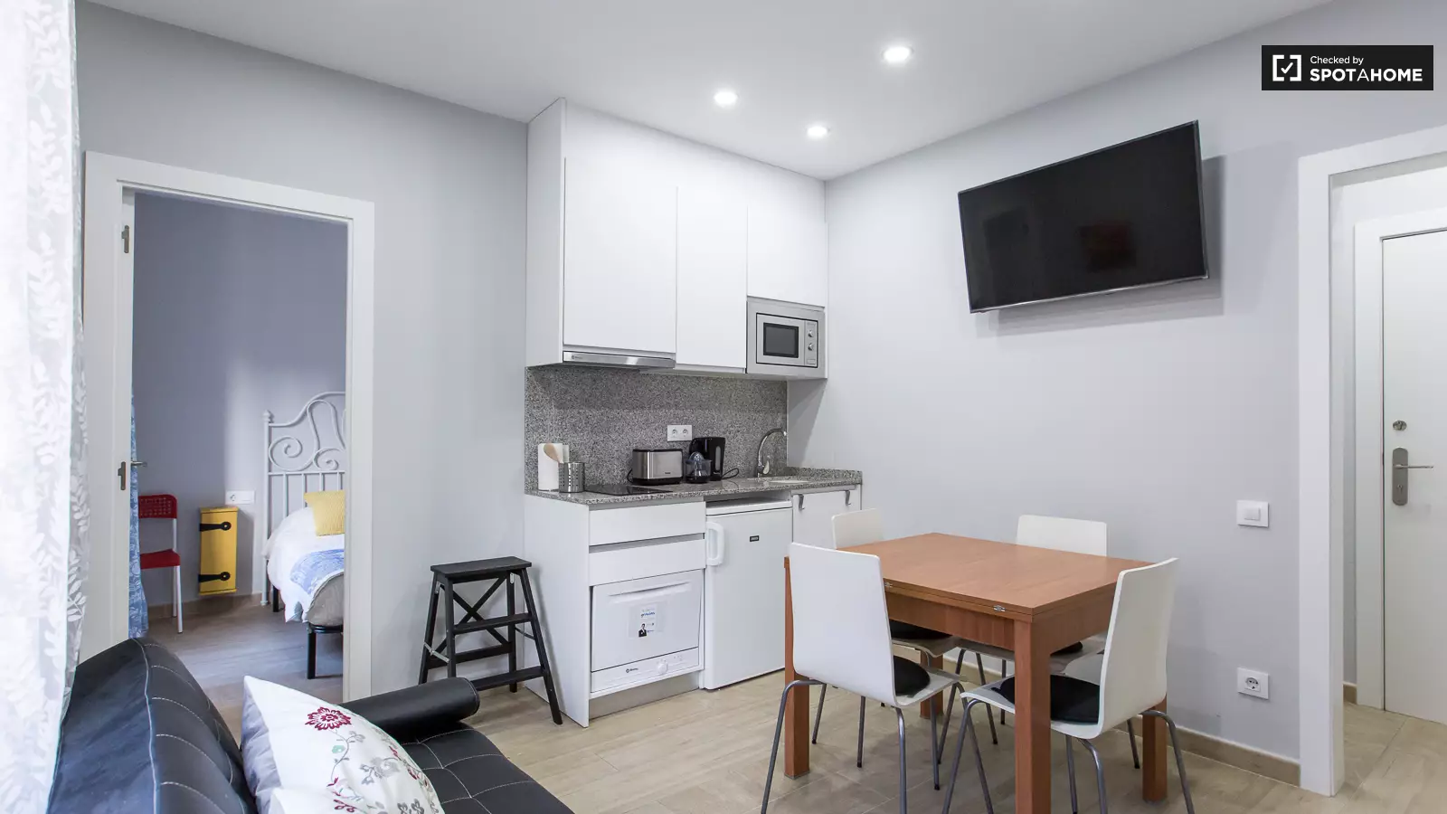 Furnished 1-bedroom flat in Sants-Montjuïc, 45 m² · 4